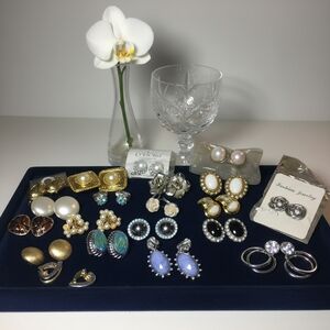 18 Pairs Of Elegant Women's Clip On Earring Set